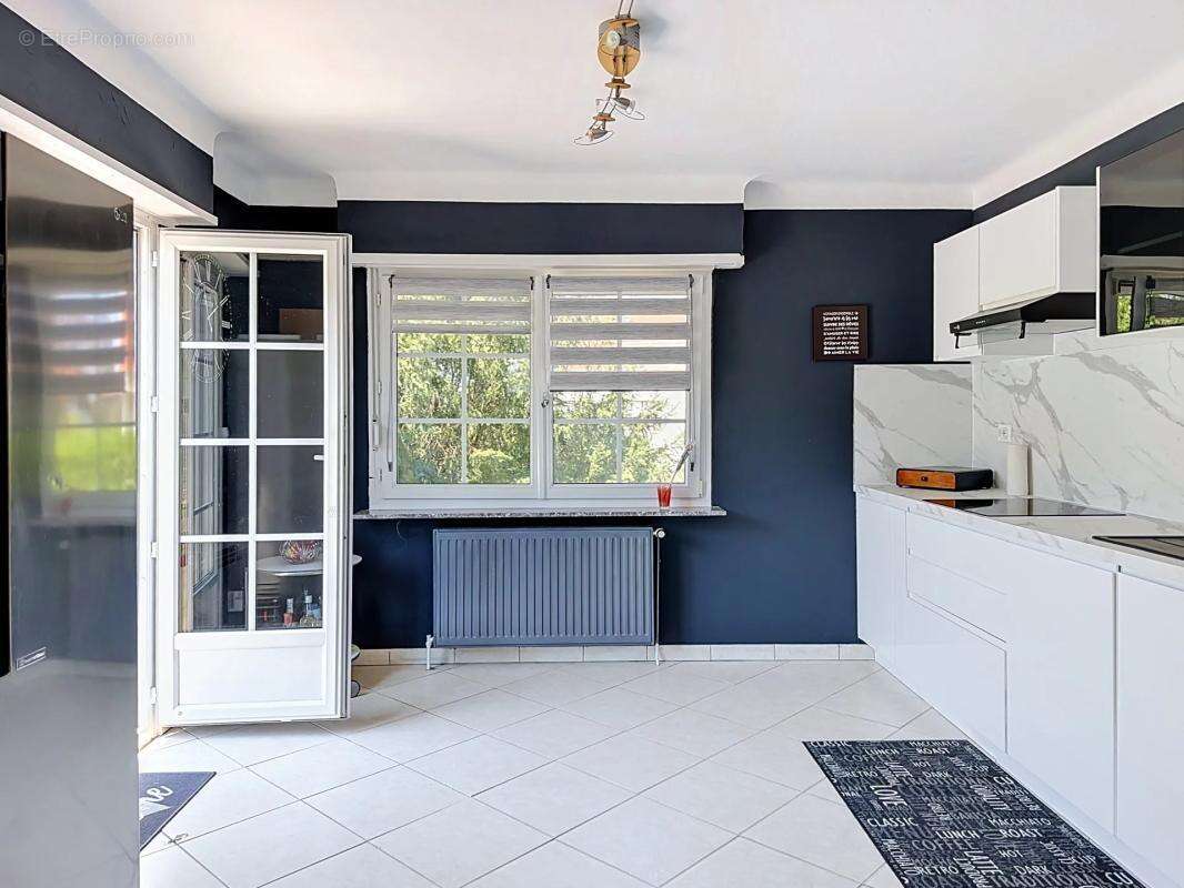 Maison de 12 pièces de 315 m² à Hambach - photo 12