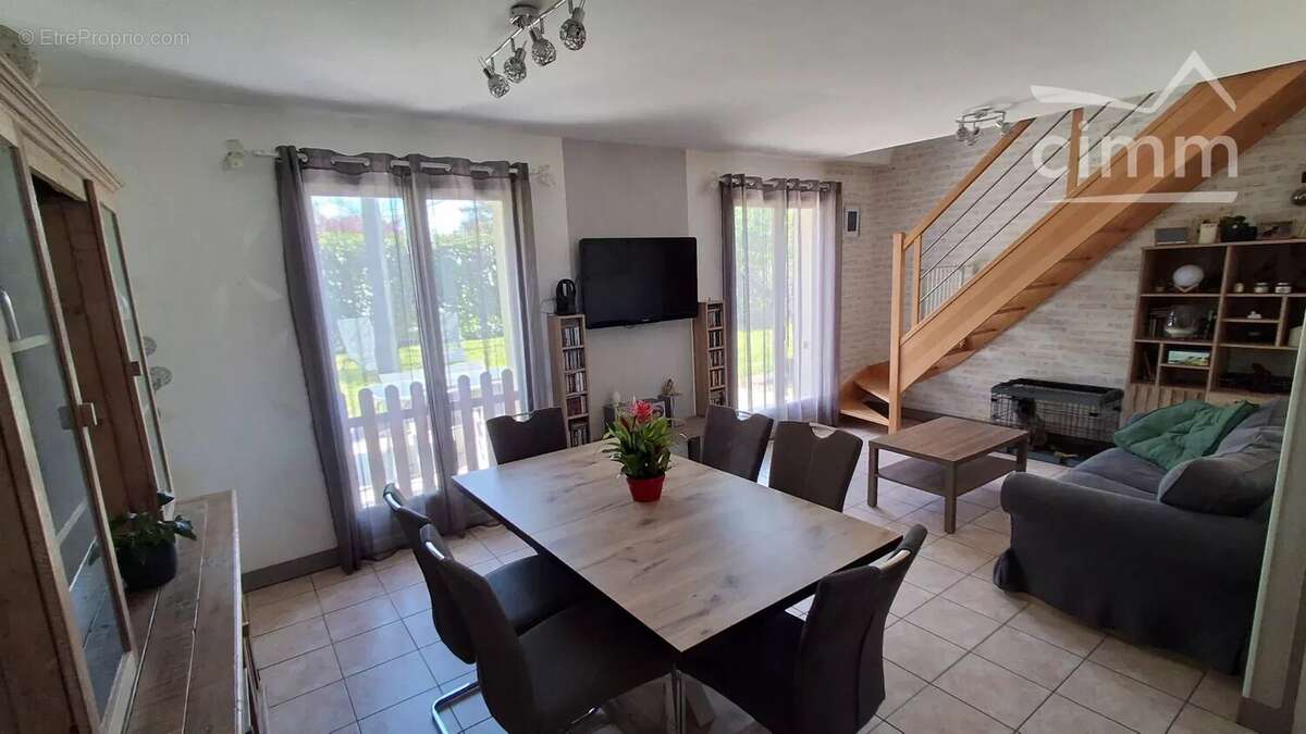 Maison à LA CHAUSSEE-SAINT-VICTOR