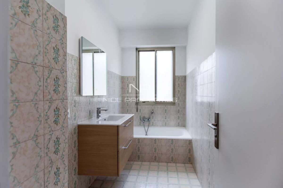 Appartement à BEAULIEU-SUR-MER