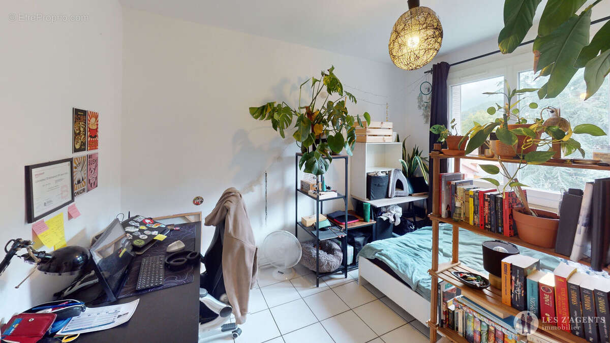 Appartement à SAINT-MARTIN-D'HERES