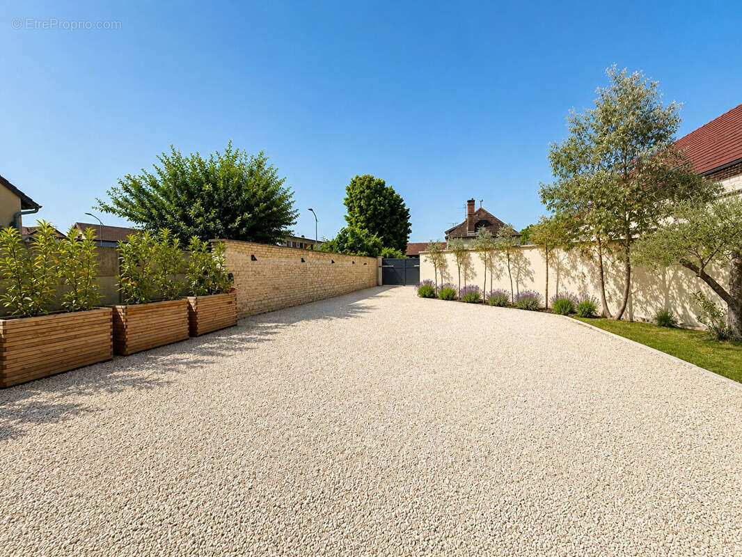 SAINTE SAVINE, Ancienne grange de caractère de 230 m² avec piscine chauffée - photo 3