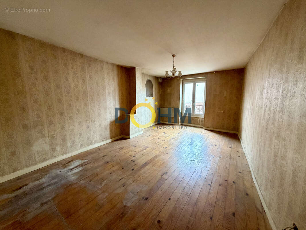 Maison à BRIVES-CHARENSAC