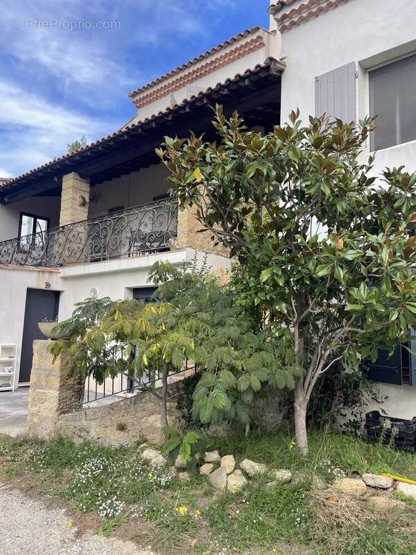 PELISSANNE Maison avec 2 logements au coeur des collines - photo 5