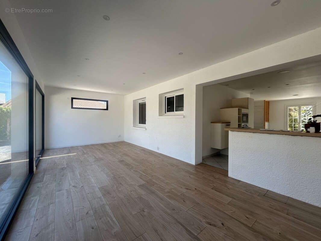 Maison à AMBARES-ET-LAGRAVE