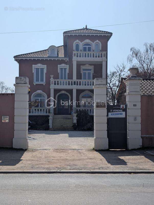 Maison à MONTROND-LES-BAINS