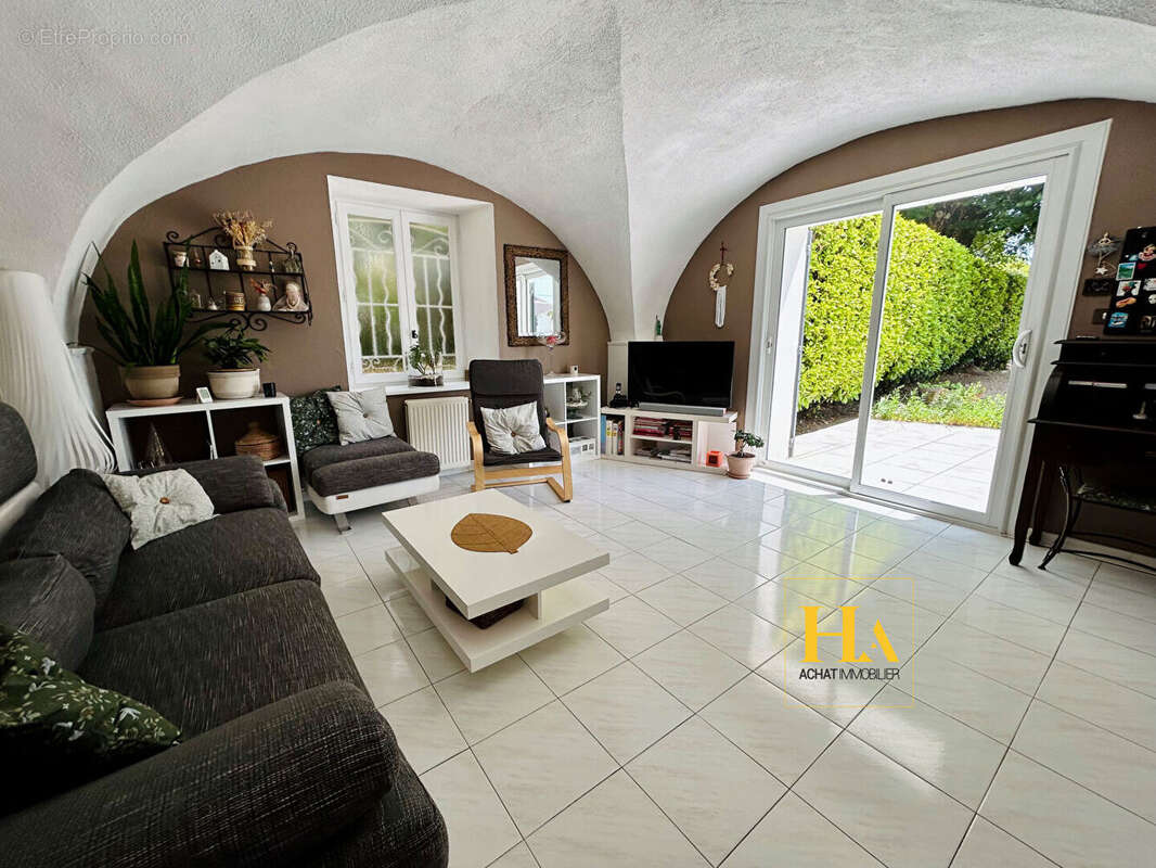 Maison à MONTELIMAR