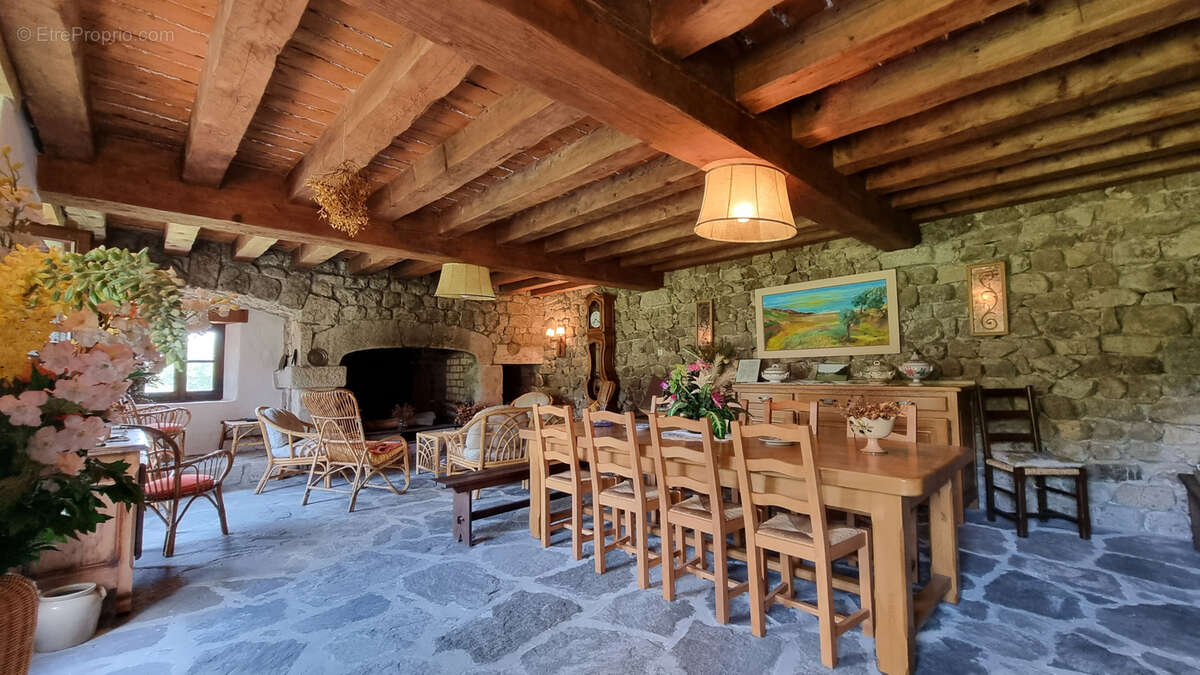 Maison à COUCOURON