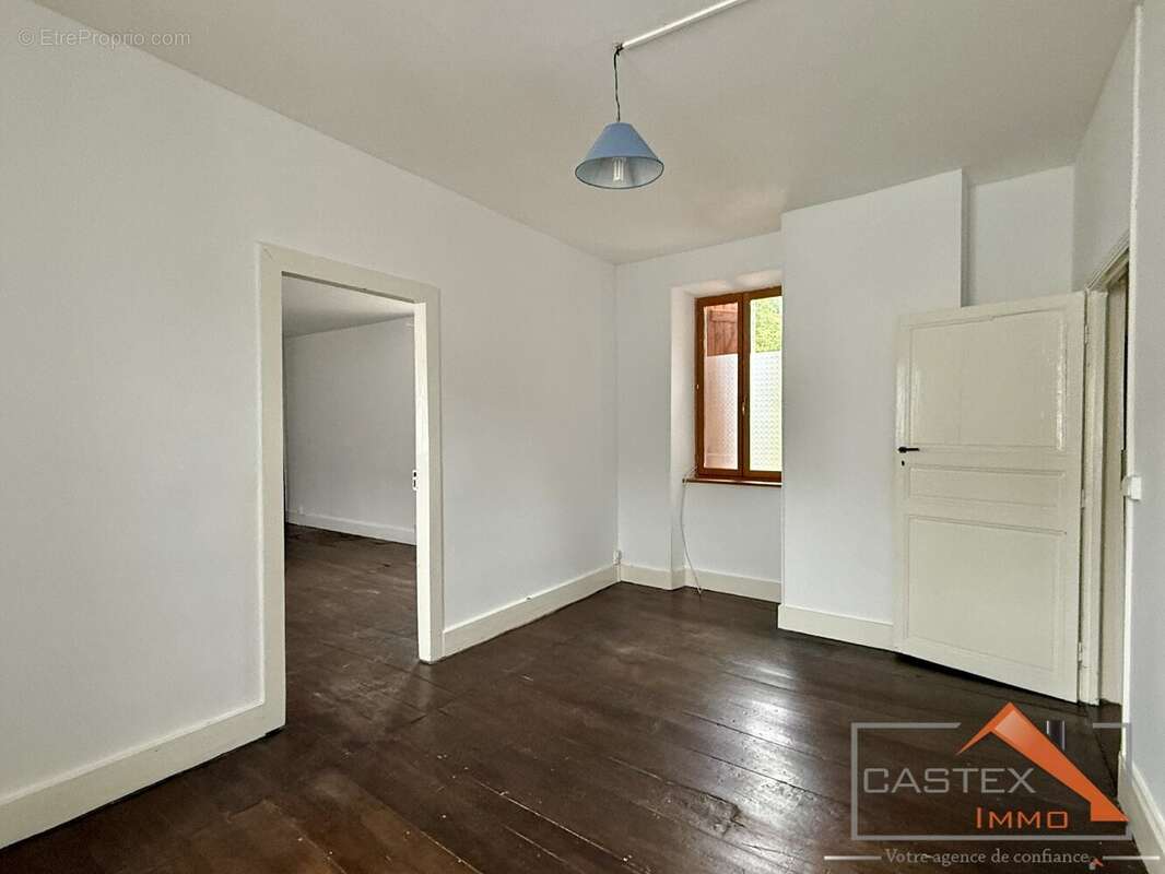 Grande maison T6 avec dépendances  Prat-Bonrepaux - photo 12