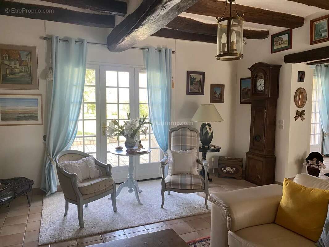 Maison à BEAUMONT-LA-RONCE