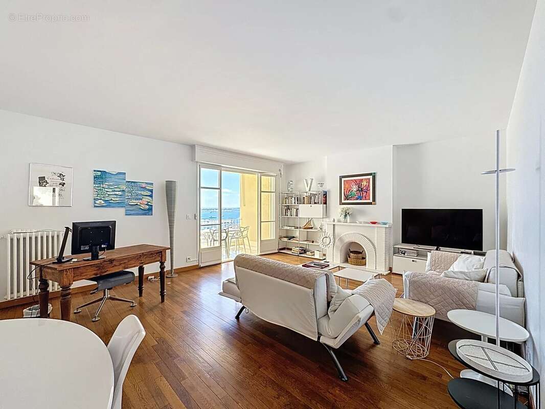 Cannes suquet vue mer imprenable 3 pieces terrasse renove - photo 4