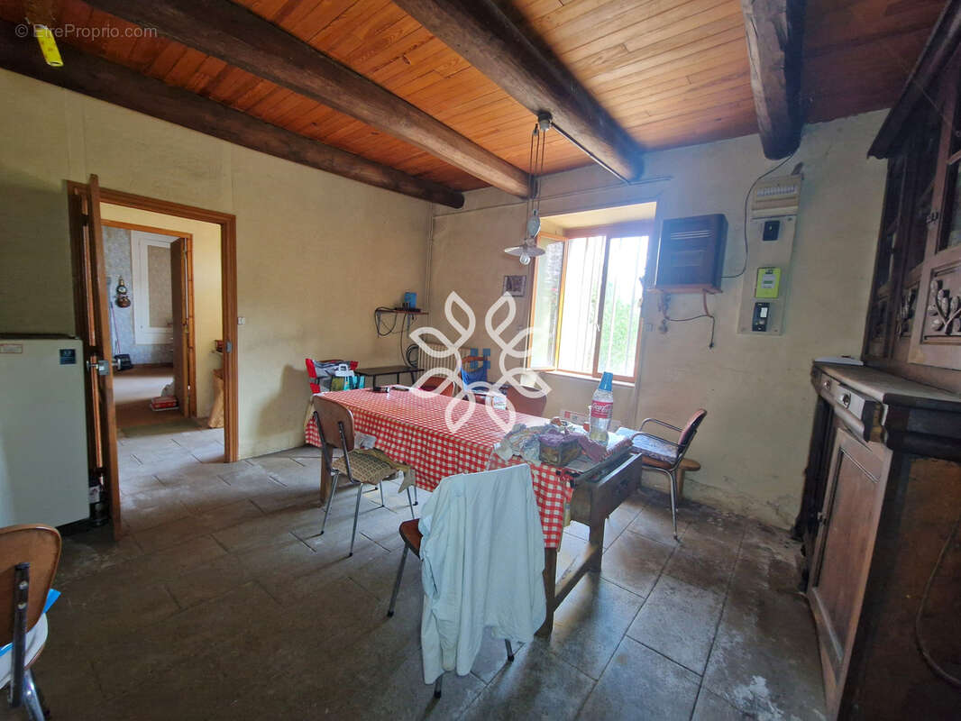 Maison de campagne avec dépendances et terrain de 1 193 m2 à Laurie - photo 7