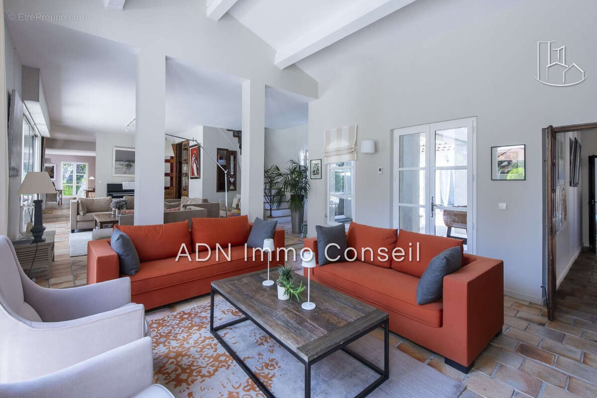 Maison 264 m² à Mallemort  - photo 5