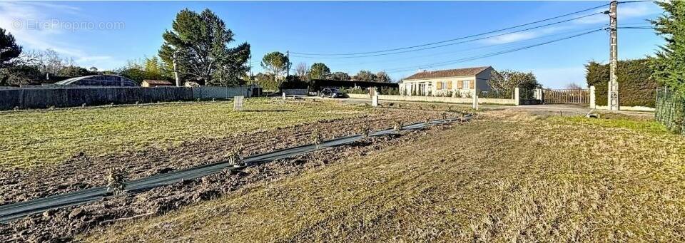 Photo Terrain à Villeneuve-Les-Montreal au prix de 58 000€