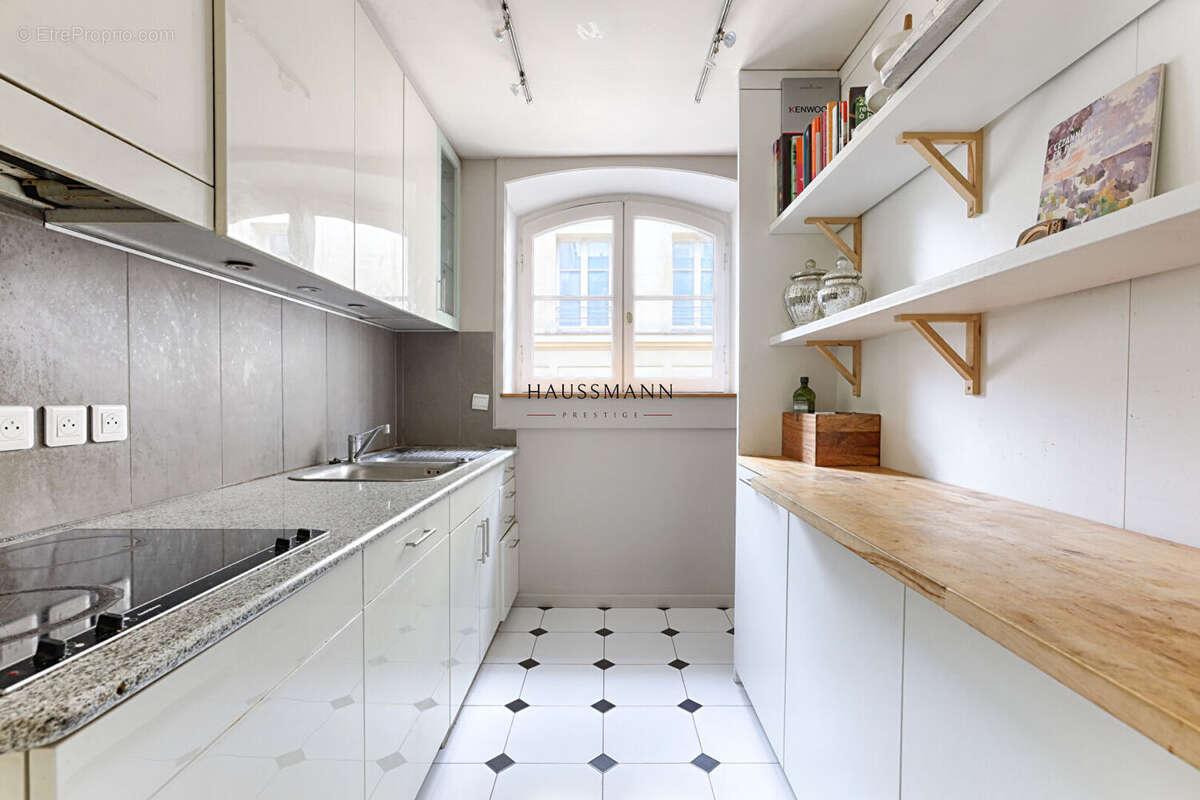 Appartement à PARIS-8E