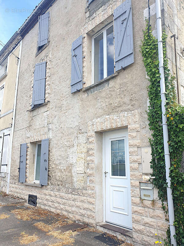 Maison de ville 5 chambres – 132 m² – 6 pièces-Tout à pied à BarbezieuxBARBEZIEUX SAINT HILAIRE (16) - photo 17