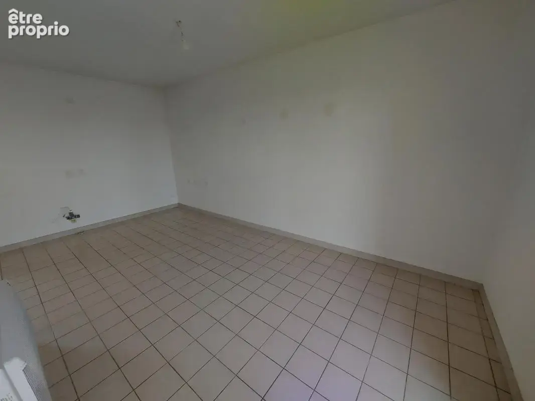 LE PONTET – Maison T6 en triplex avec terrasse et garage - photo 5