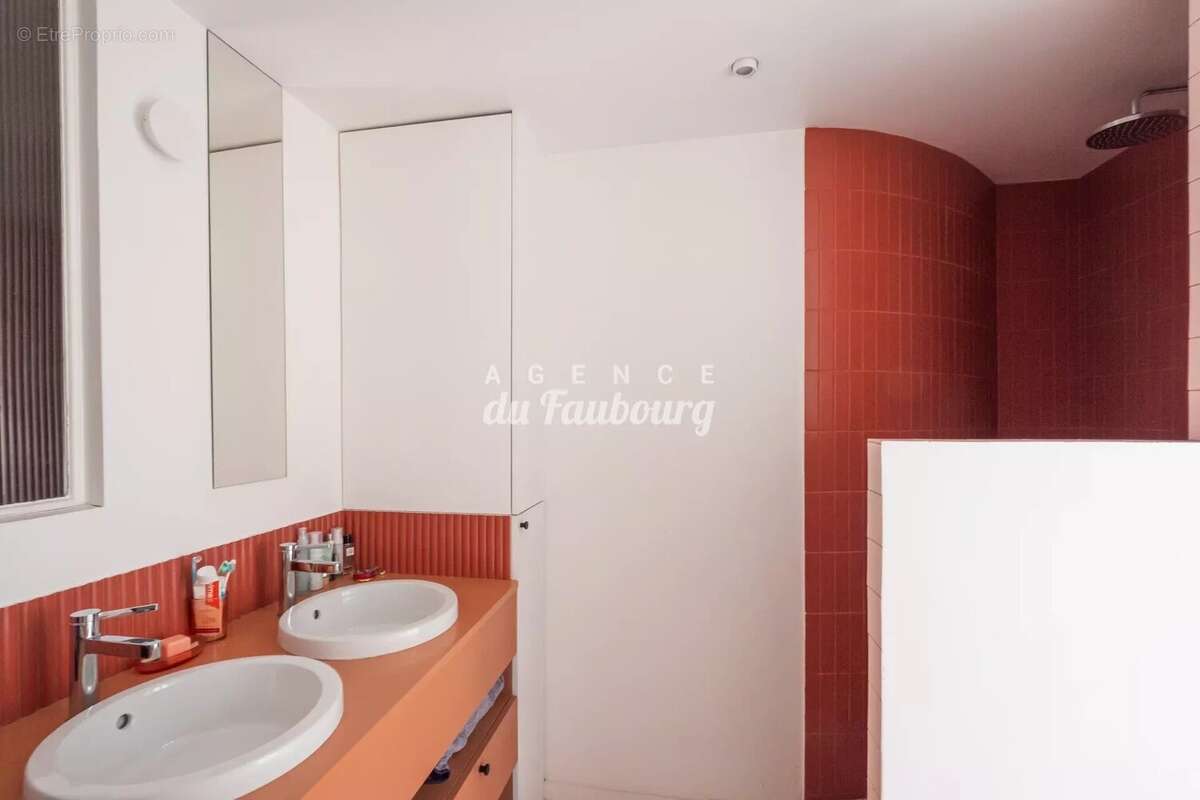 Appartement à PARIS-10E