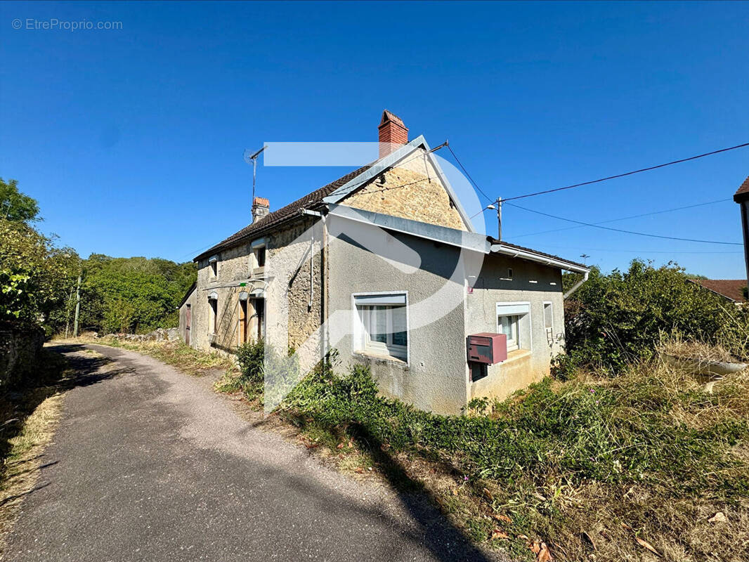 Maison à AUBERIVE