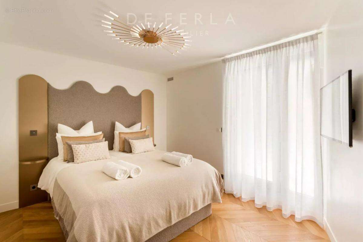 Appartement à PARIS-7E