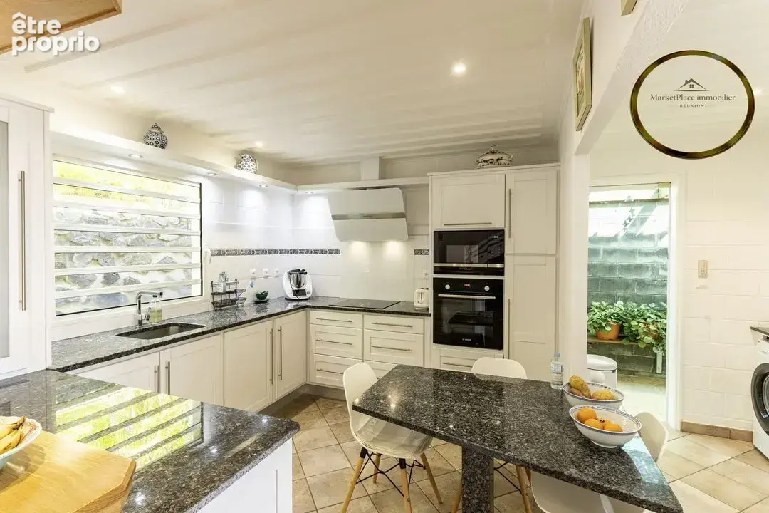 Maison 220 m² à Saint-Paul  - photo 6