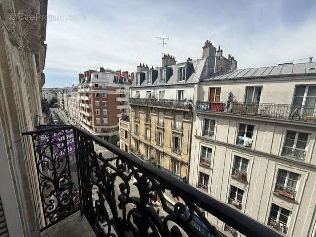 Appartement à PARIS-18E