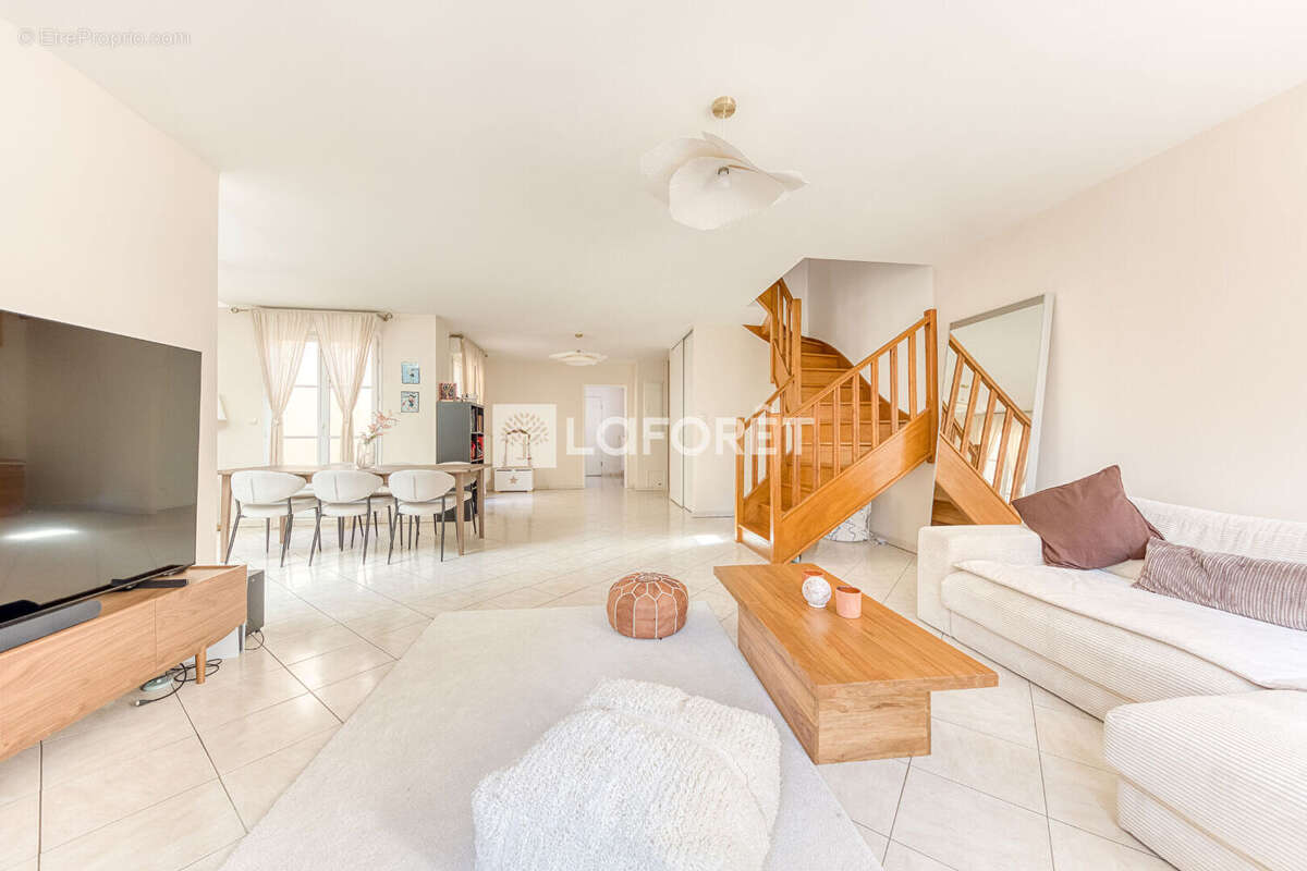 Maison à LA QUEUE-EN-BRIE