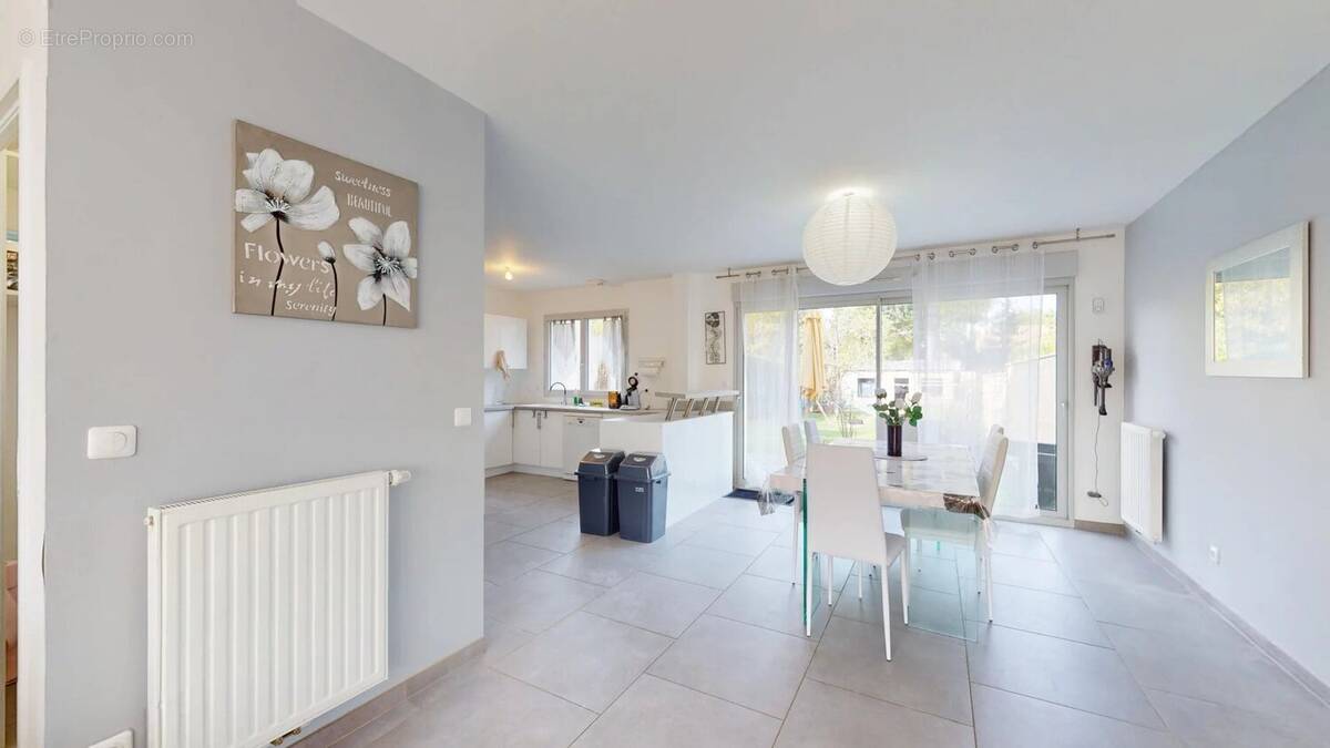 Maison à LE MESNIL-SAINT-DENIS