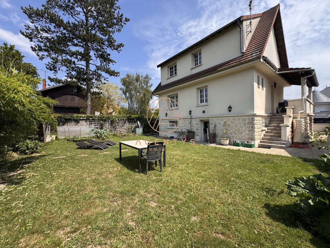 Maison à LE PLESSIS-TREVISE