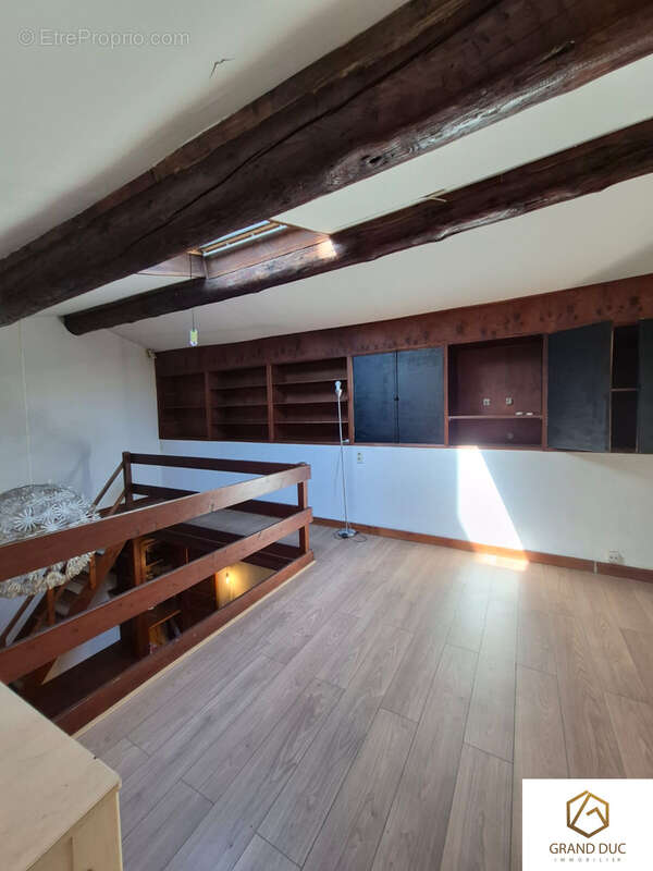 Appartement à MARSEILLE-1E