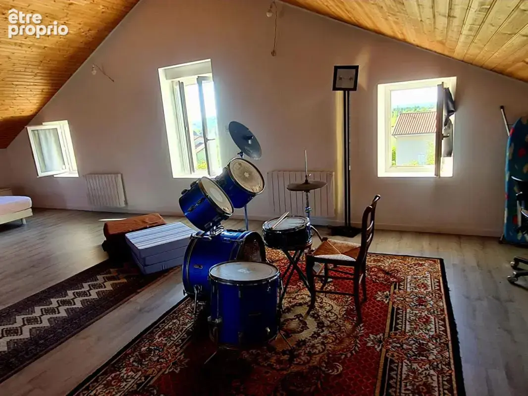 AUTHENTIQUE CHARENTAISE RENOVEE   3ch, veranda, 5000m2 de terrain, 2 garages - photo 2