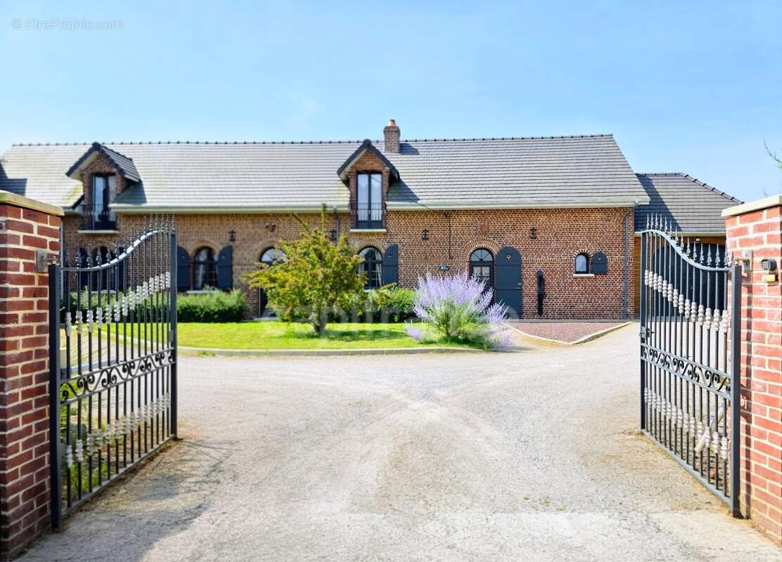À vendre maison de caractère 7 pièces de 176m² secteur ault (80) - photo 2