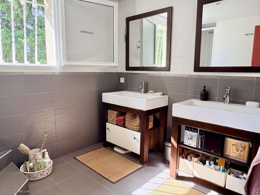 Maison contemporaine de 105 m² avec grand jardin arboré et piscine chauffée - photo 18