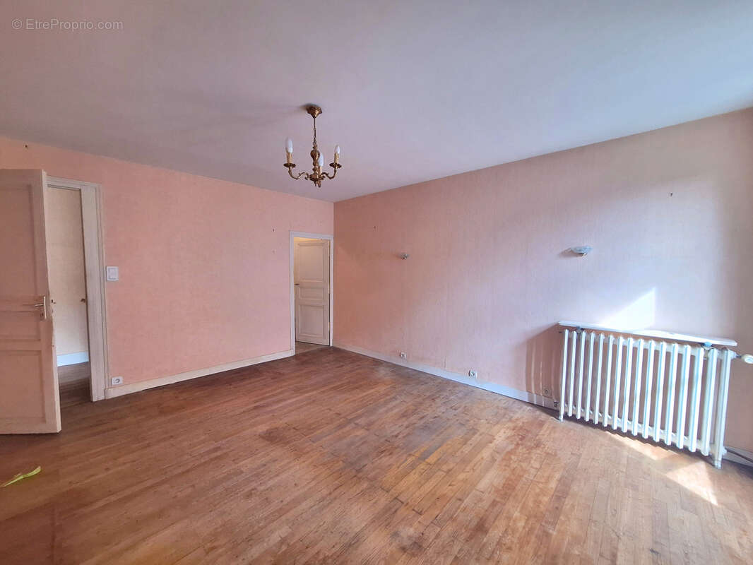 Maison à COMBREE