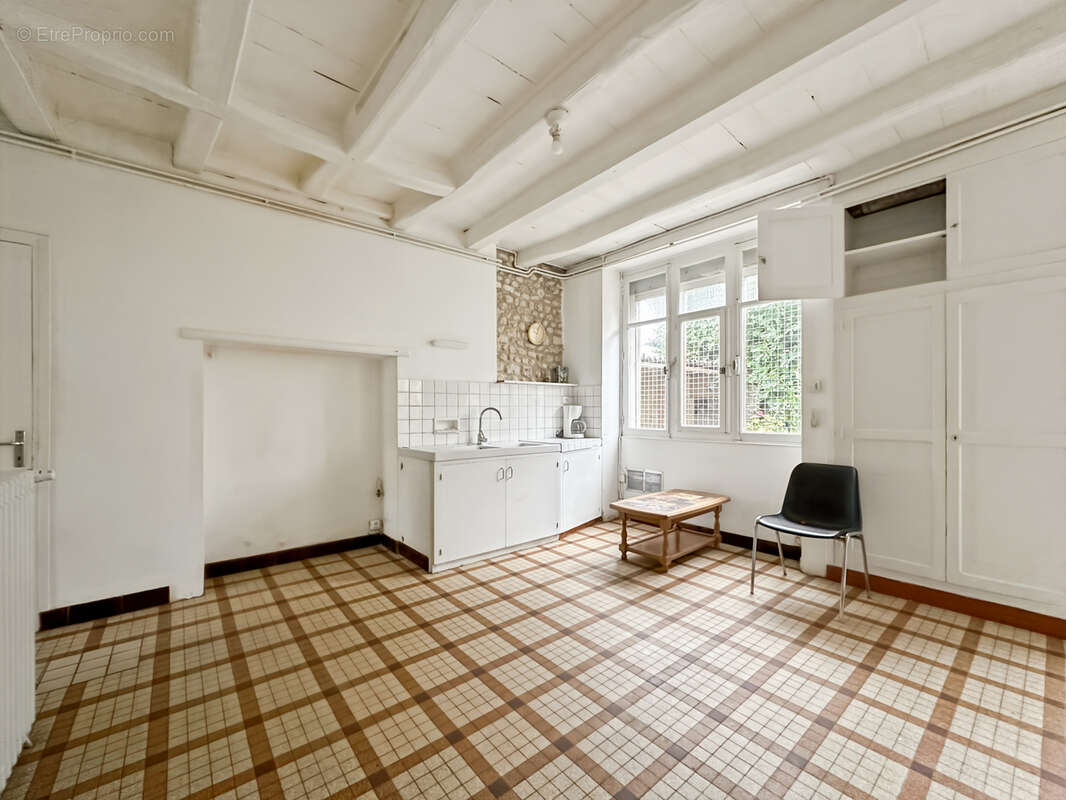 Maison à BARBEZIEUX-SAINT-HILAIRE