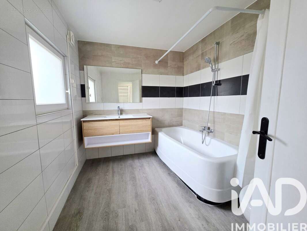 Maison 95 m² à Umpeau  - photo 9
