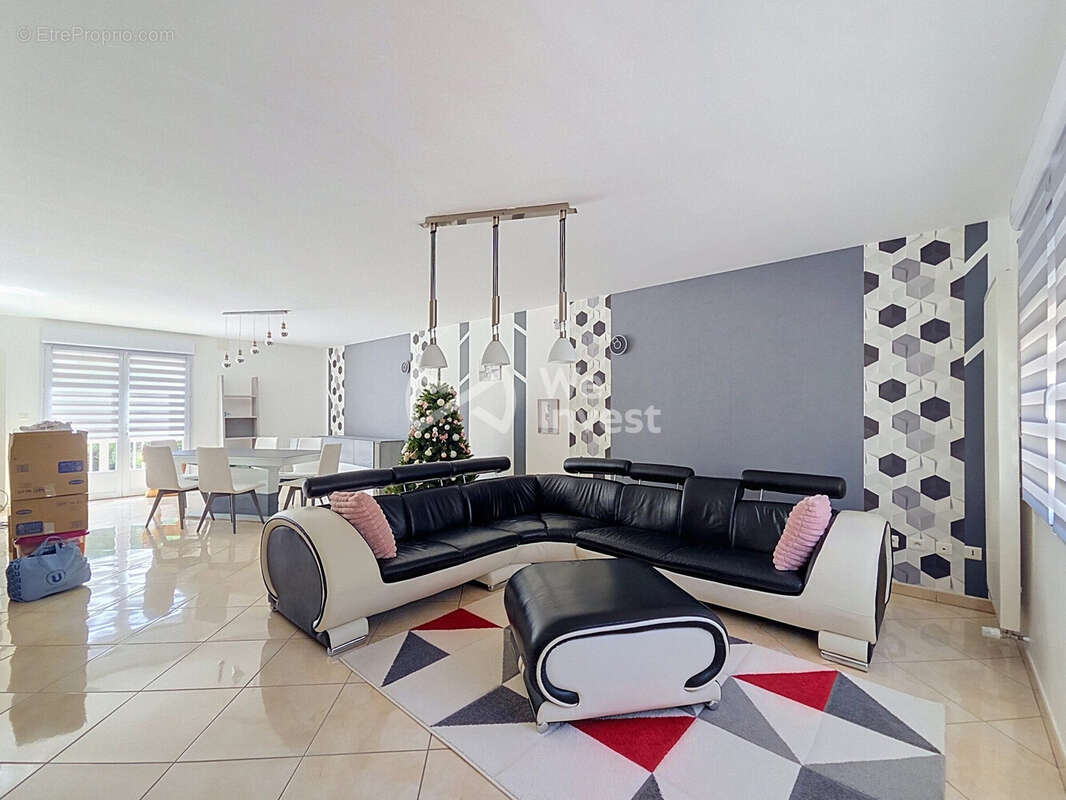 Maison 160 m² à Moyeuvre-Grande  - photo 2