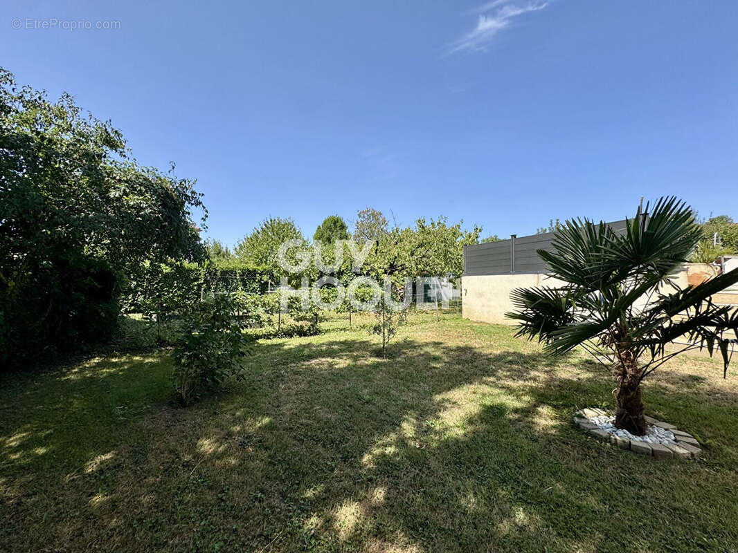 LUZINAY Maison individuelle  au coeur du village - photo 8