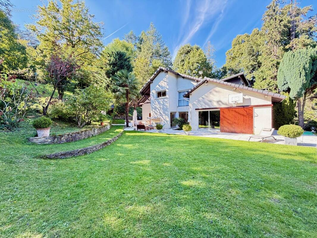 Maison à SAINT-GENEST-LERPT