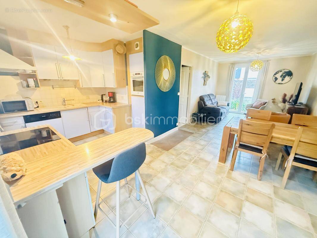 Maison à LE VIVIER-SUR-MER