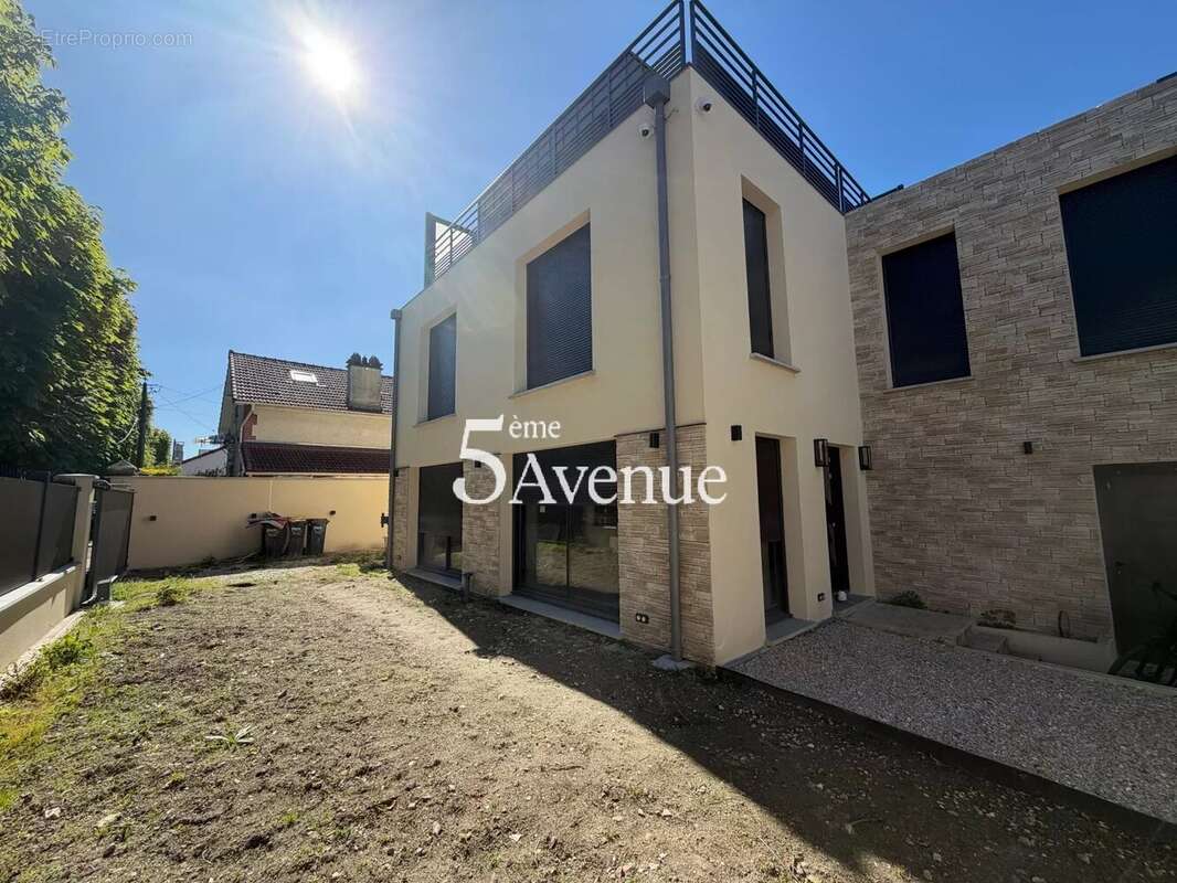 Maison à SAINT-MAUR-DES-FOSSES