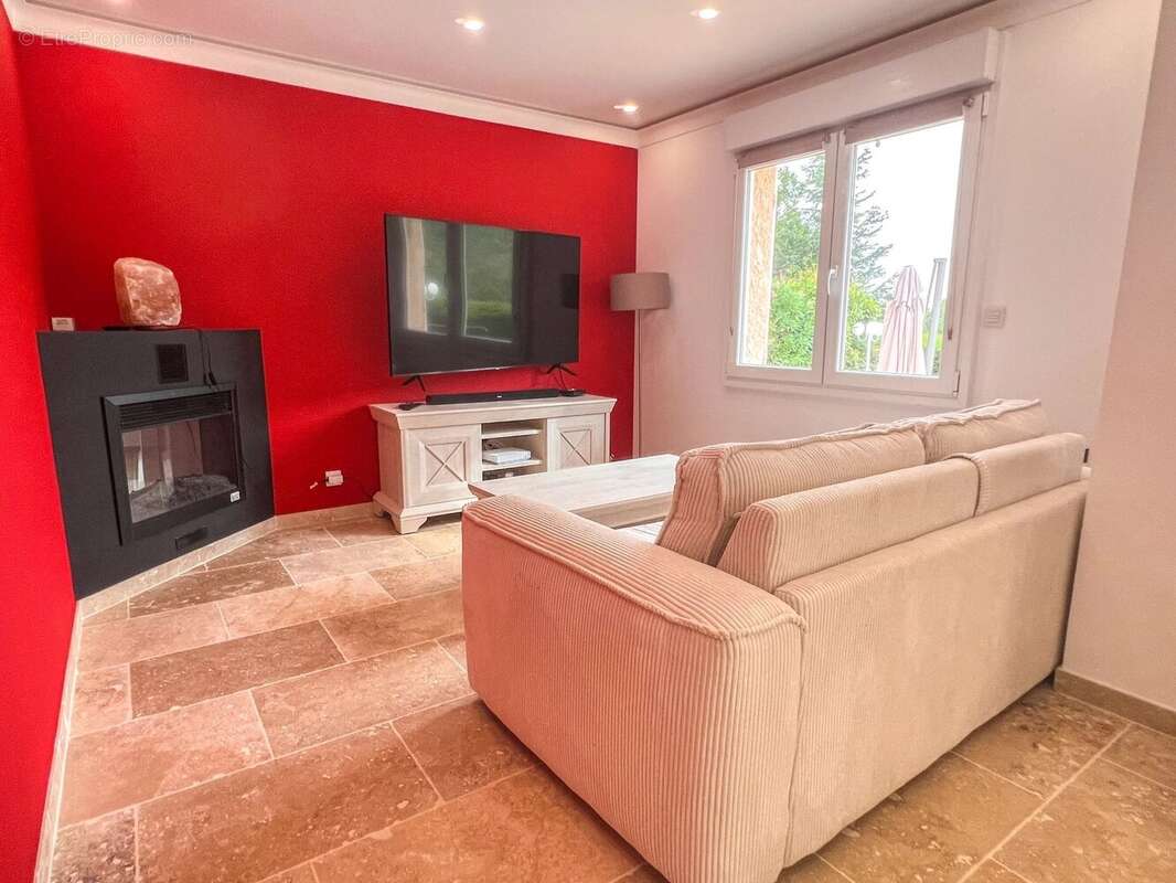 Maison à BAGNOLS-EN-FORET