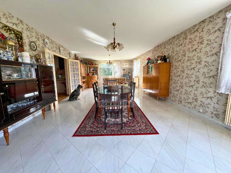 Maison à VERNOU-LA-CELLE-SUR-SEINE