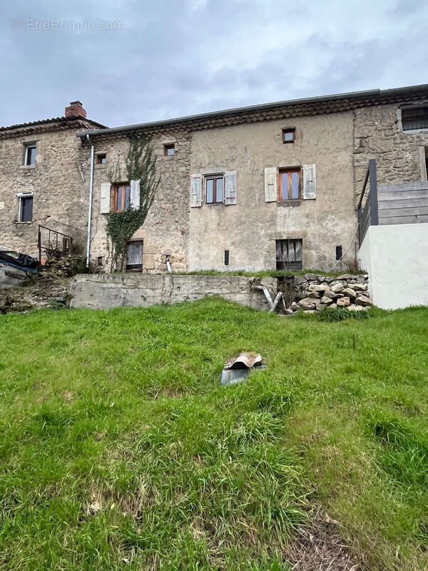 Maison à SAINT-APOLLINAIRE-DE-RIAS