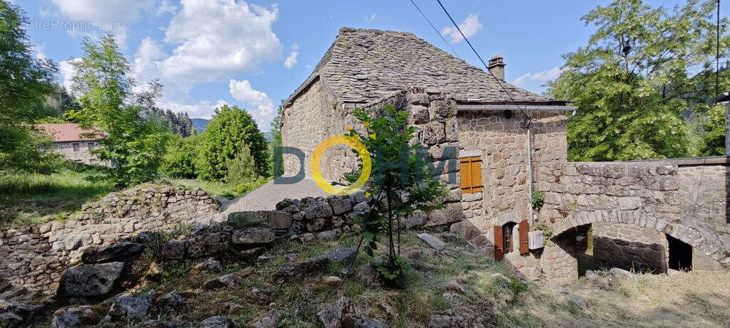 Maison en pierre avec terrain et fort potentiel d'aménagement à Saint-Martial (Ardèche) - photo 7