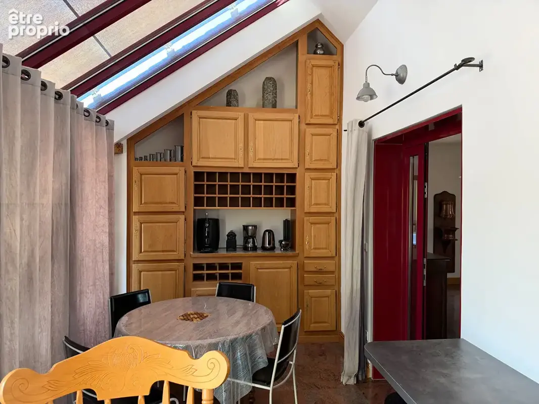 Propriété de caractère en pierres rouges - photo 8