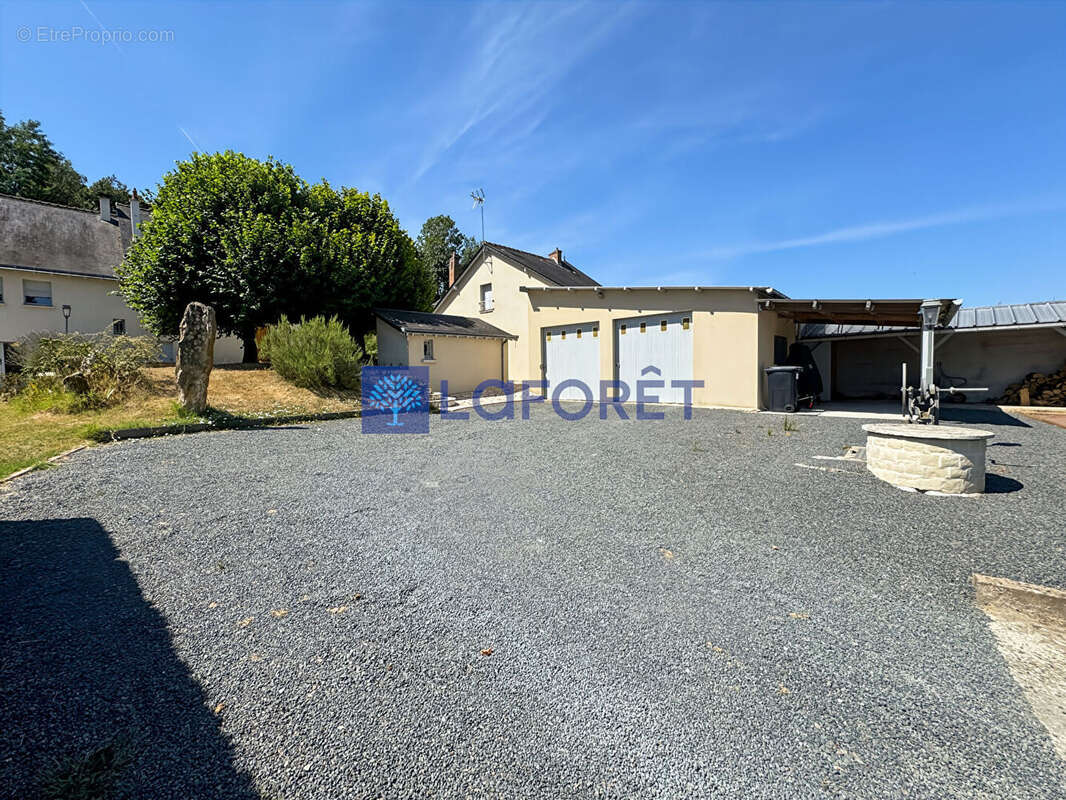 Maison Sache 8 pièce(s) 215 m2 - photo 10