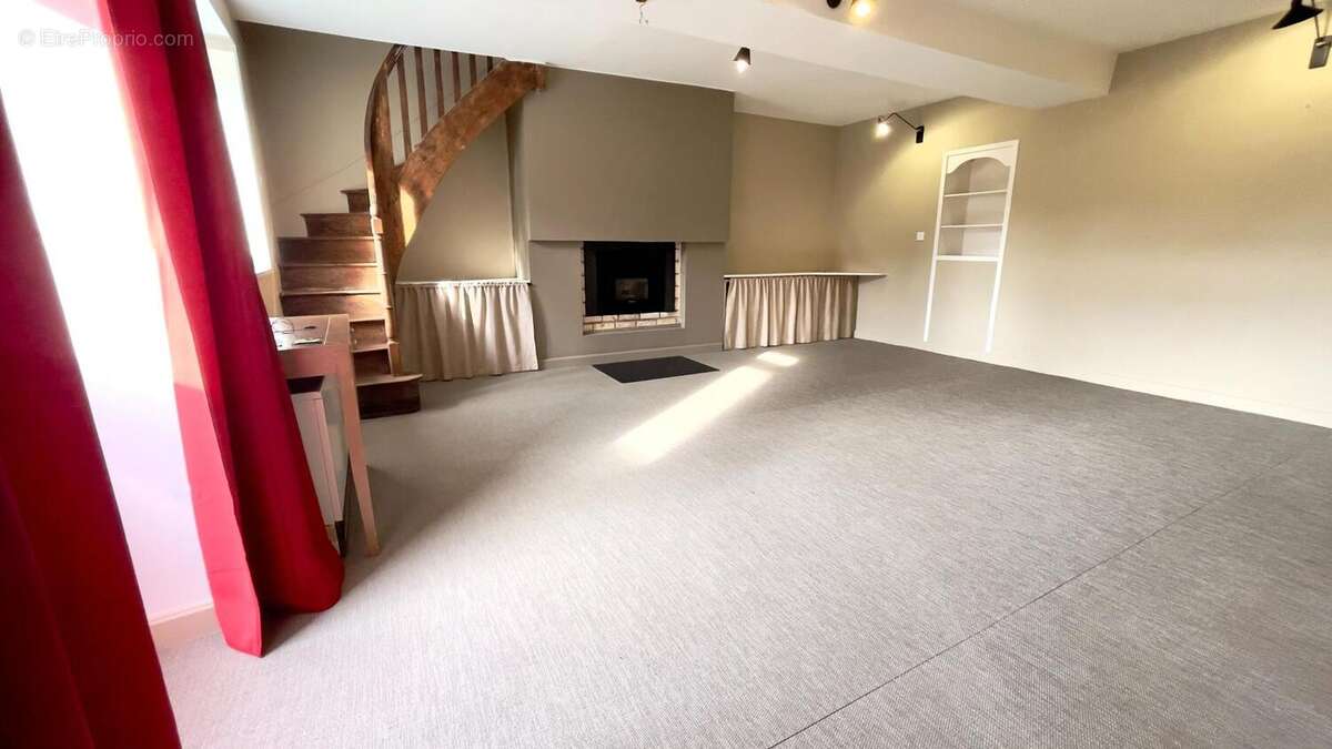 Photo 3 - Maison à AMBRIERES-LES-VALLEES