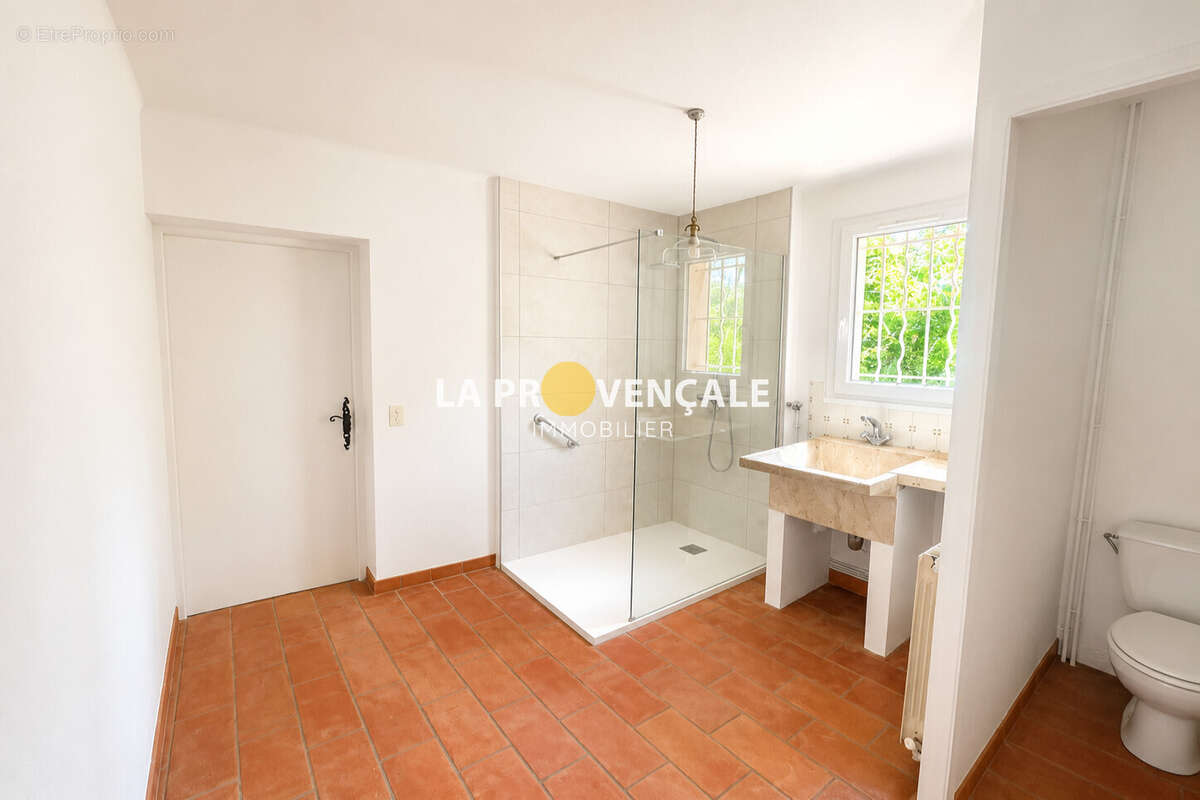 Maison 143 m² à Greasque  - photo 7