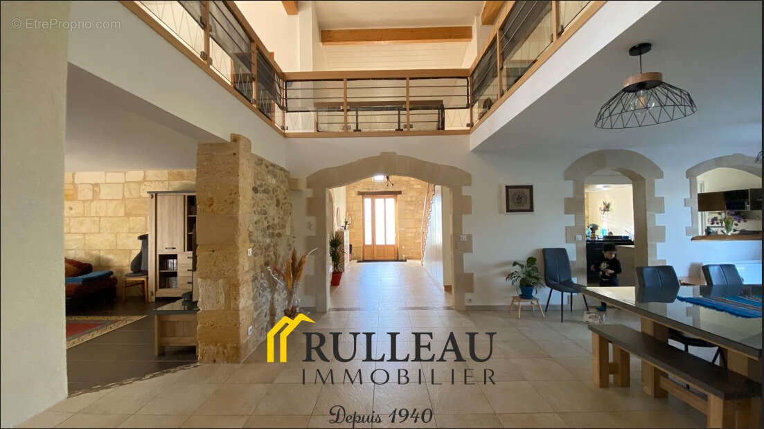 Maison à SAINT-CHRISTOLY-DE-BLAYE