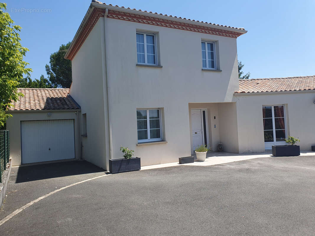 Maison à SAINT-GEORGES-DES-COTEAUX